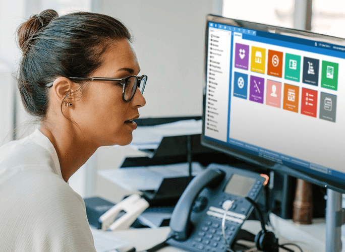 two-monitors-beverage